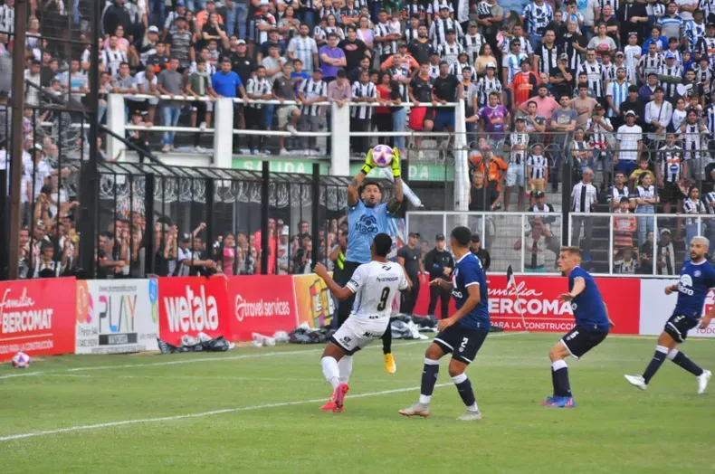 Ascenso, Chaco For Ever 2- Independiente 1