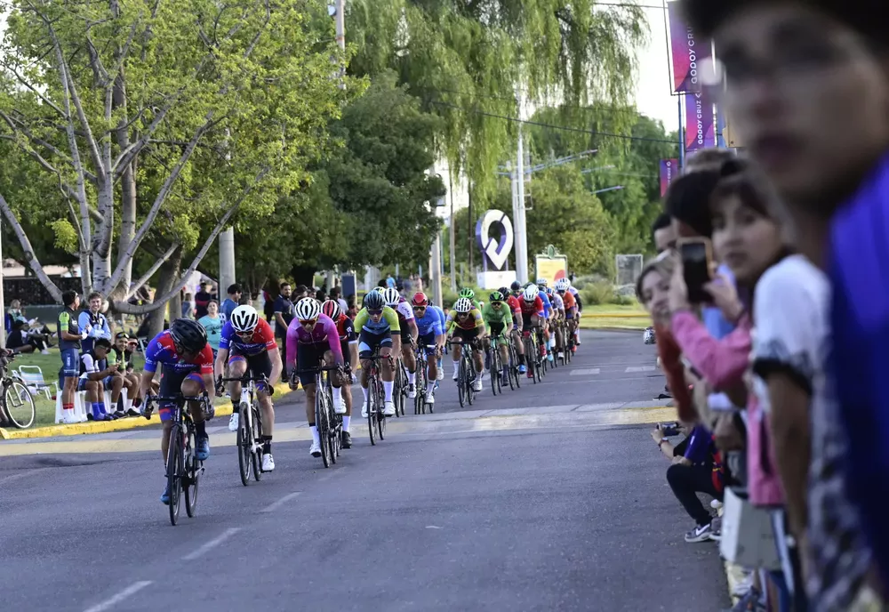 Prólogo-de-la-Vuelta-de-Mendoza-2023-en-Godoy-Cruz-carrera