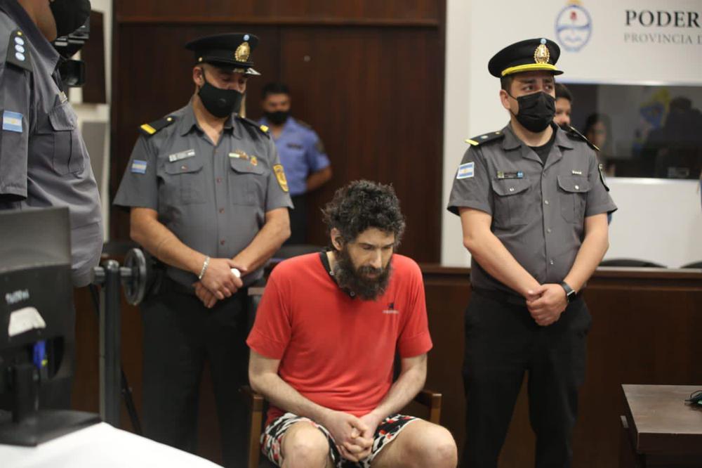 Debate Juicio por jurados c/ Gil Pereg  Acusado por Homicidio Agravado por el vinculo en concurso real y Homicidio simple agravado por el uso de arma de fuego (Art 80 nc 1, 55, 79 y 41 del Código Penal Argentino). 
Fotos Ministerio Público Fiscal Mendoza - Argentina 