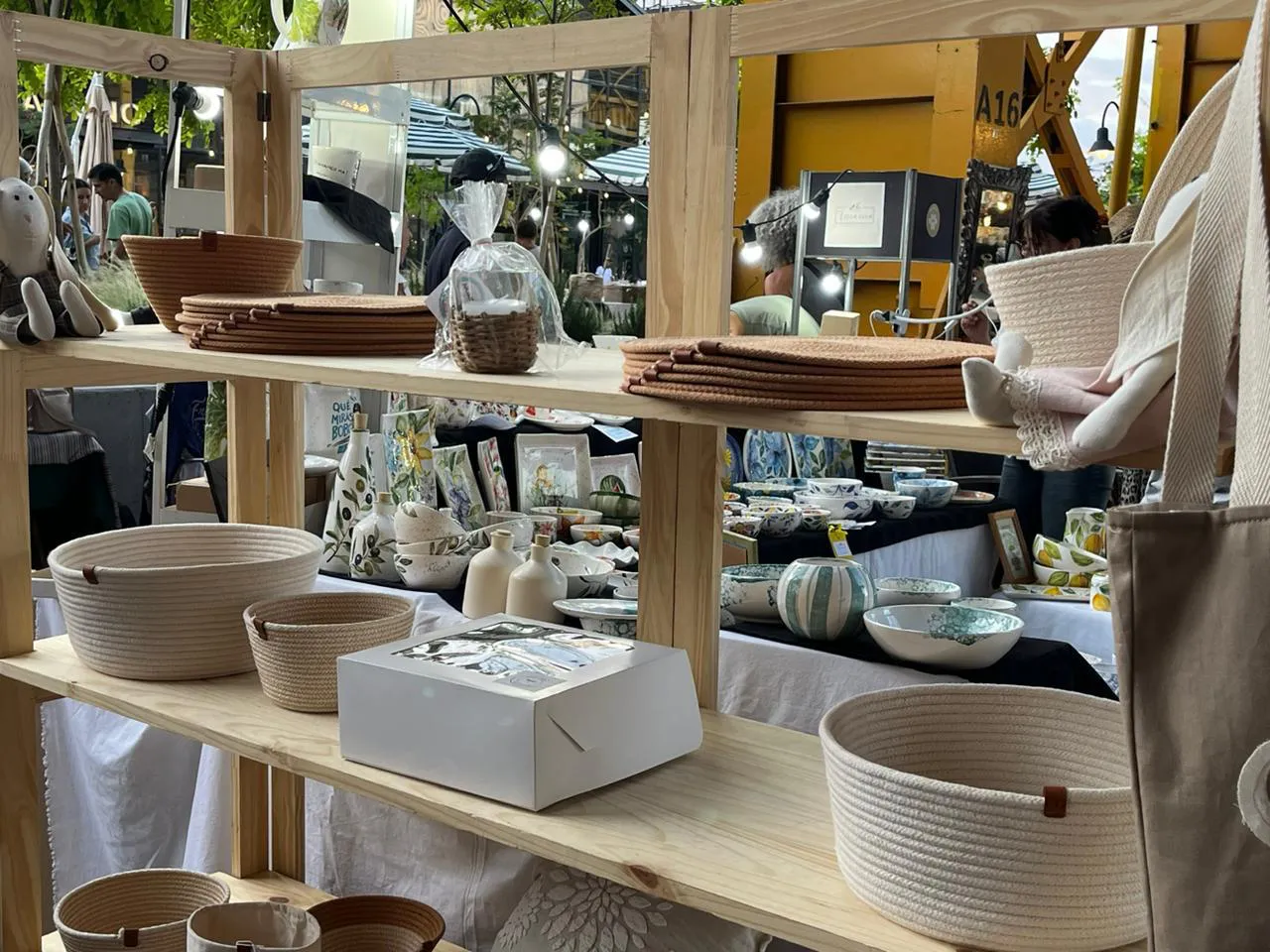 stand de diseño y objetos para el hogar