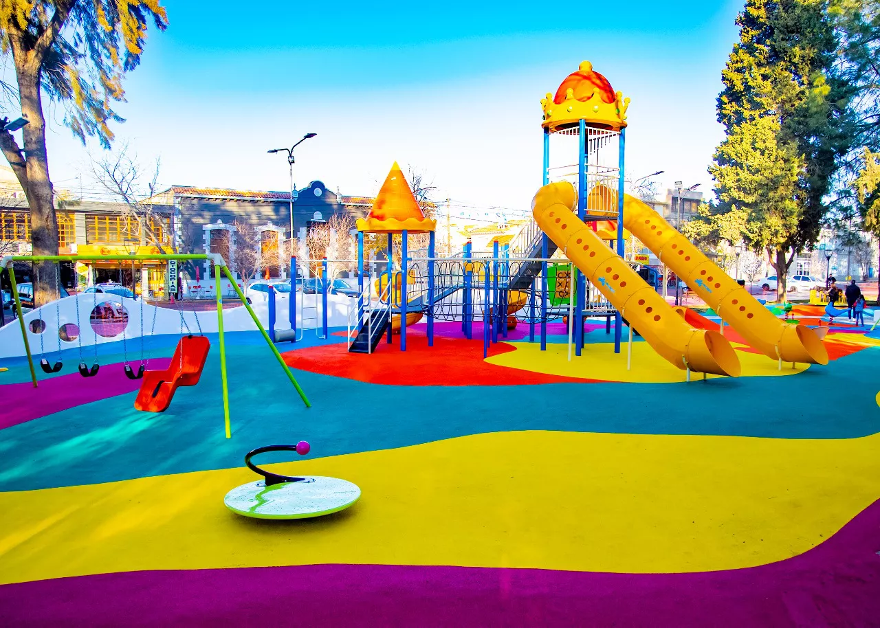 Plaza 12 de Febrero Maipú 2