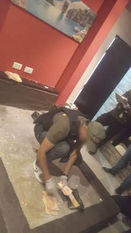 Detienen a tres hombres que estaban por recibir cuatro encomiendas con 51 kilos de cocaína (1)
