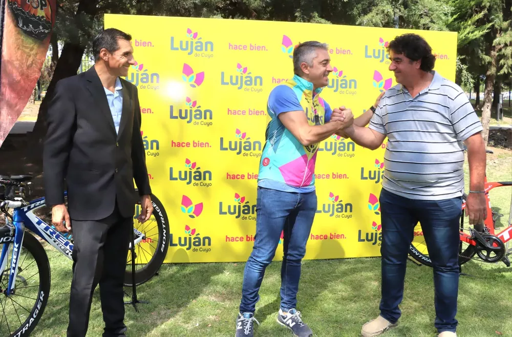 Ciclismo, presentación equipo Luján