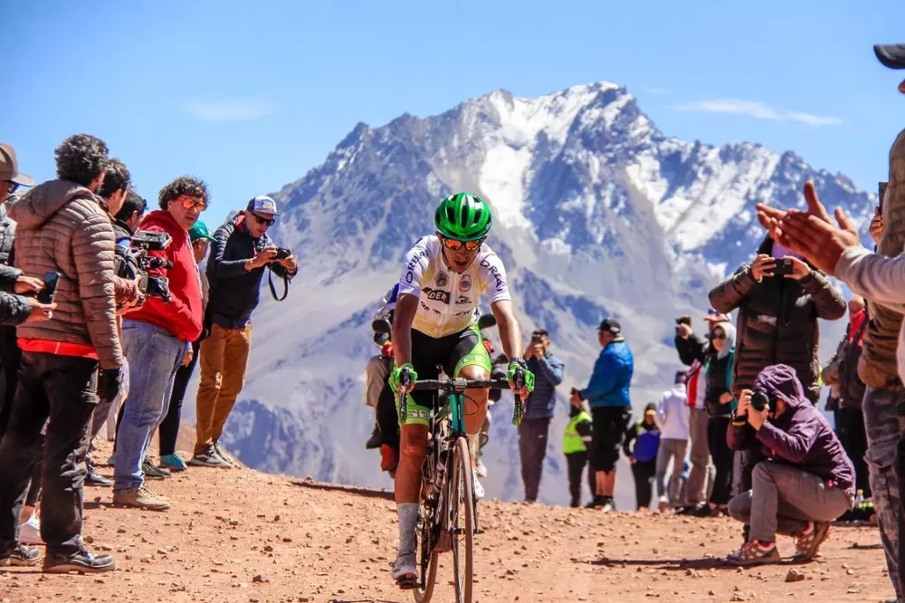 Vuelta de Mendoza, Nicolás Paredes líder