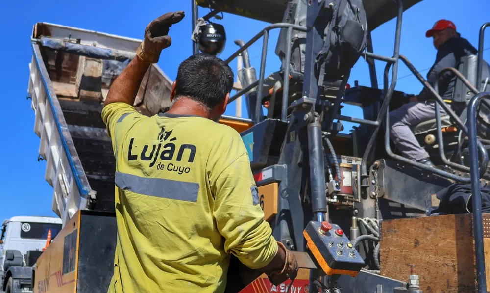 Luján sigue con las obras de pavimento en todos los distritos