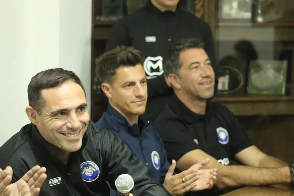 Copa Pais,, Chicho Bazzalli DT