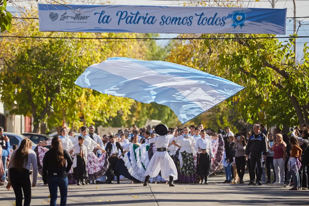 Las Heras, La Patria somos todos