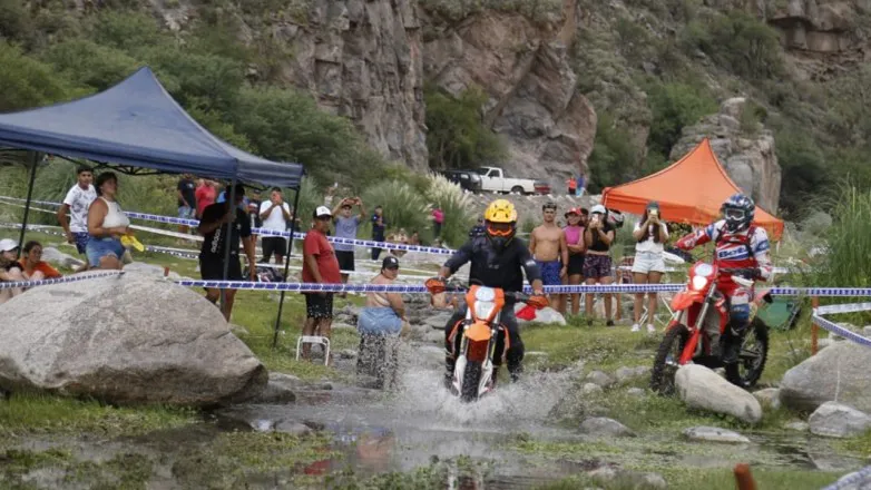 Motos, Safari tras las sierras, Valle Fertil