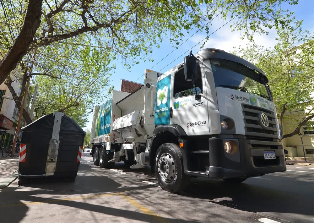 e7088eef-128f-49c2-8c70-081def6bd480-1