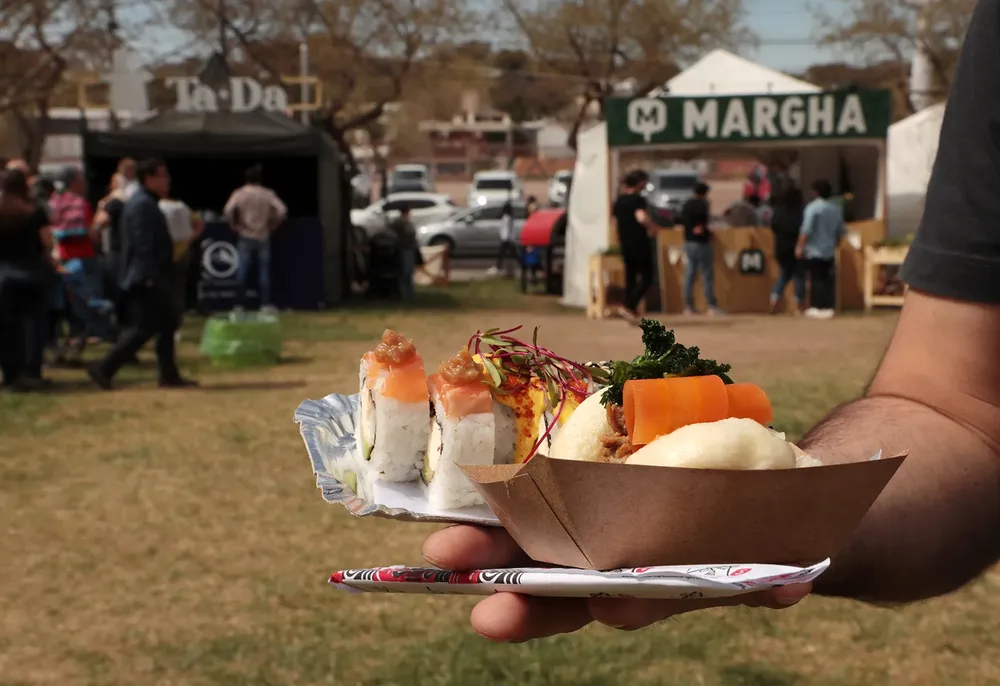 plato bocas abiertas 2023