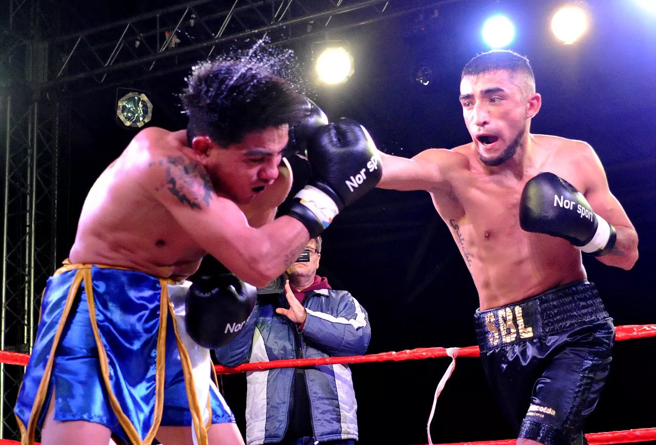 Boxeo, Mario Esparza, victoria por puntos