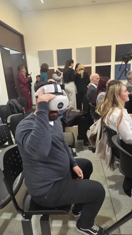 Asistentes-a-la-Mesa-Federal-con-lentes-de-realidad-virtual